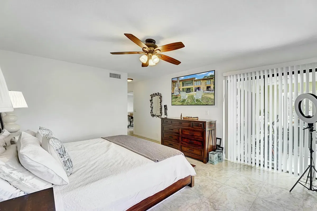 Residence photo 16