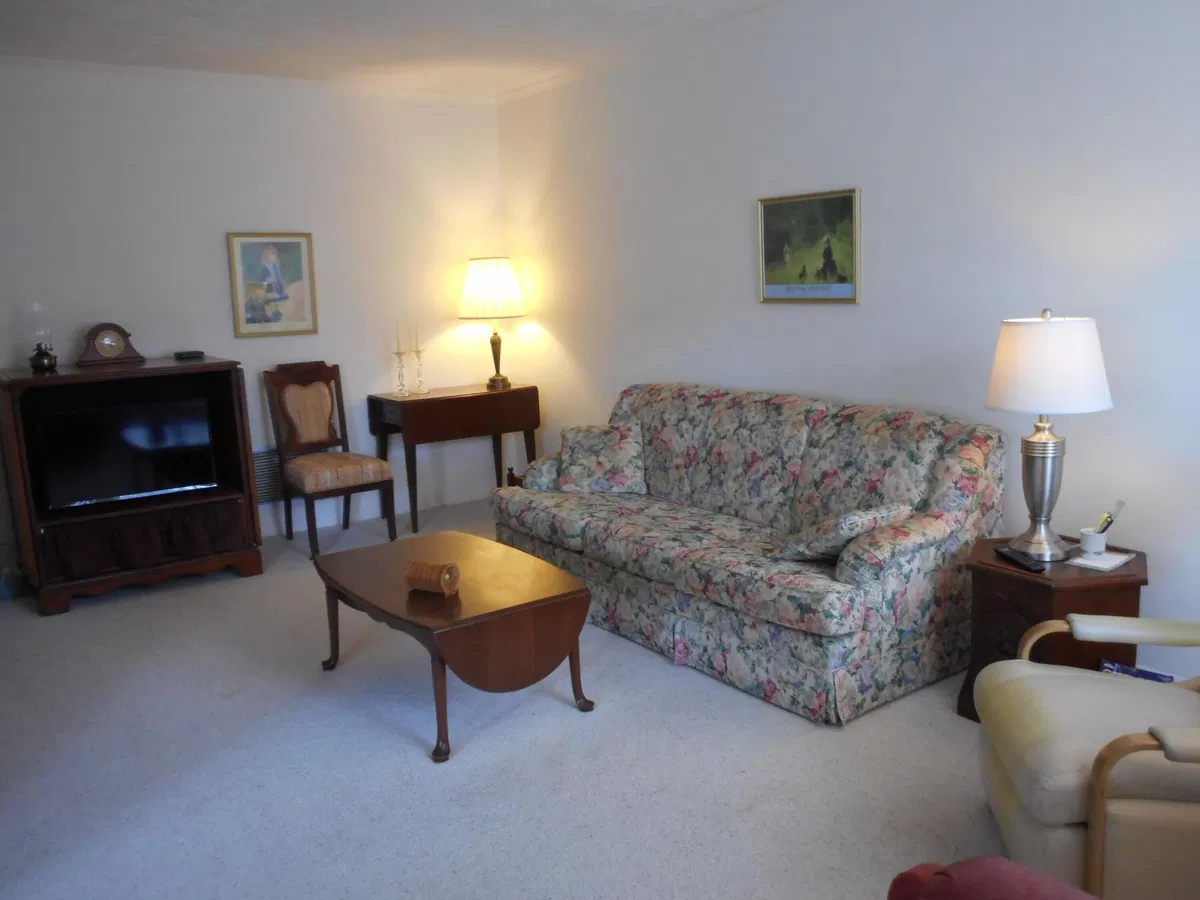 Unit 106 photo 4