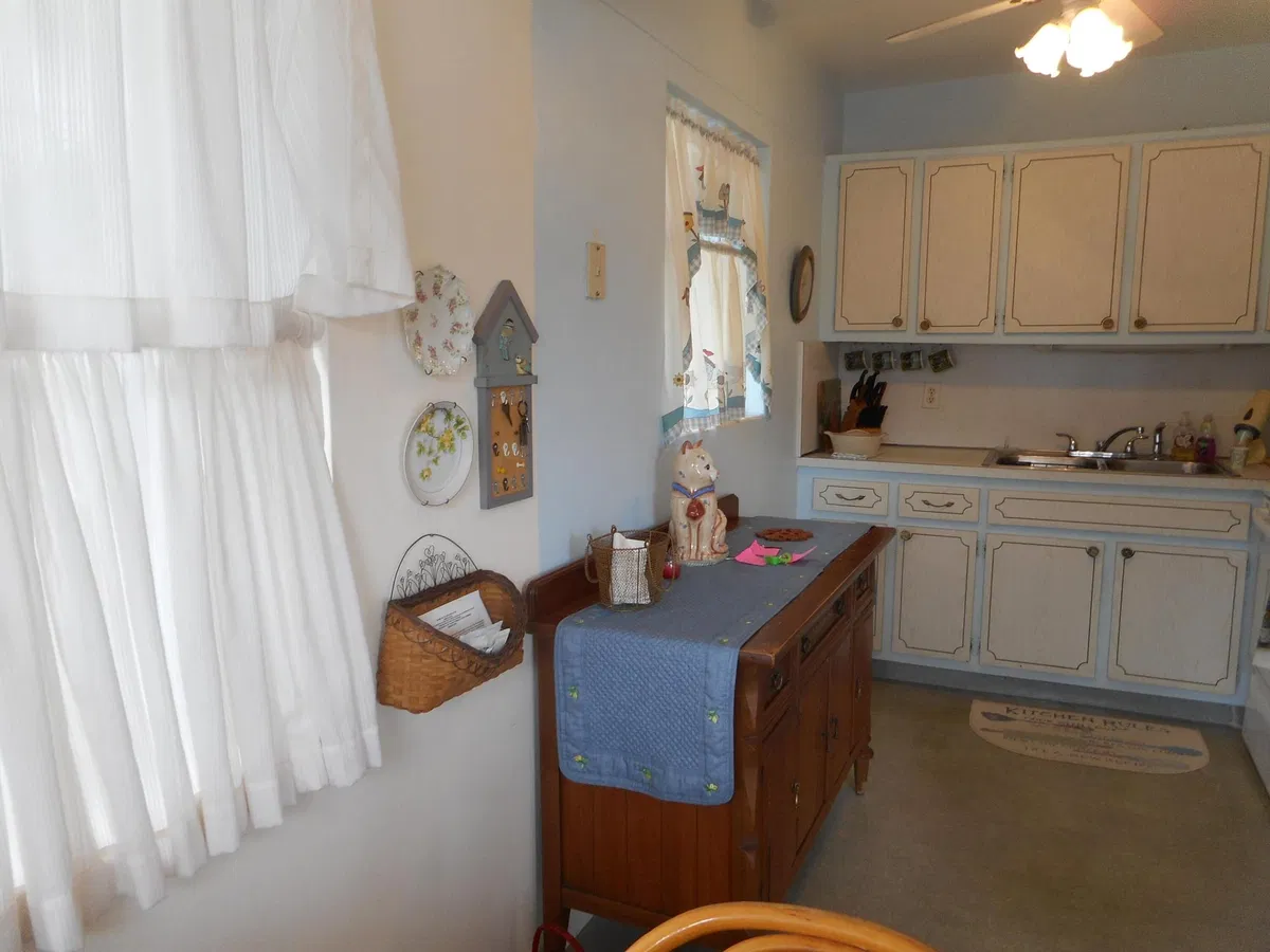 Unit 106 photo 10