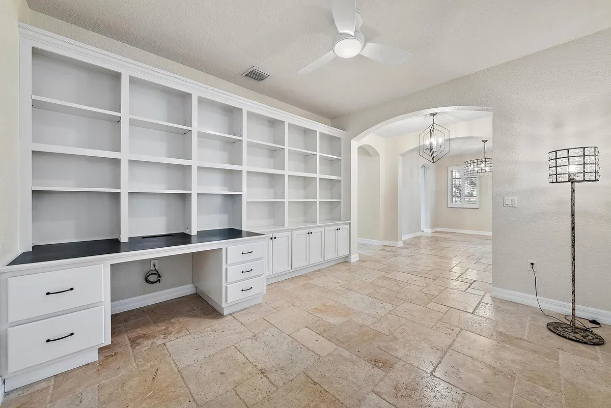 Canterbury Place Residence photo 13