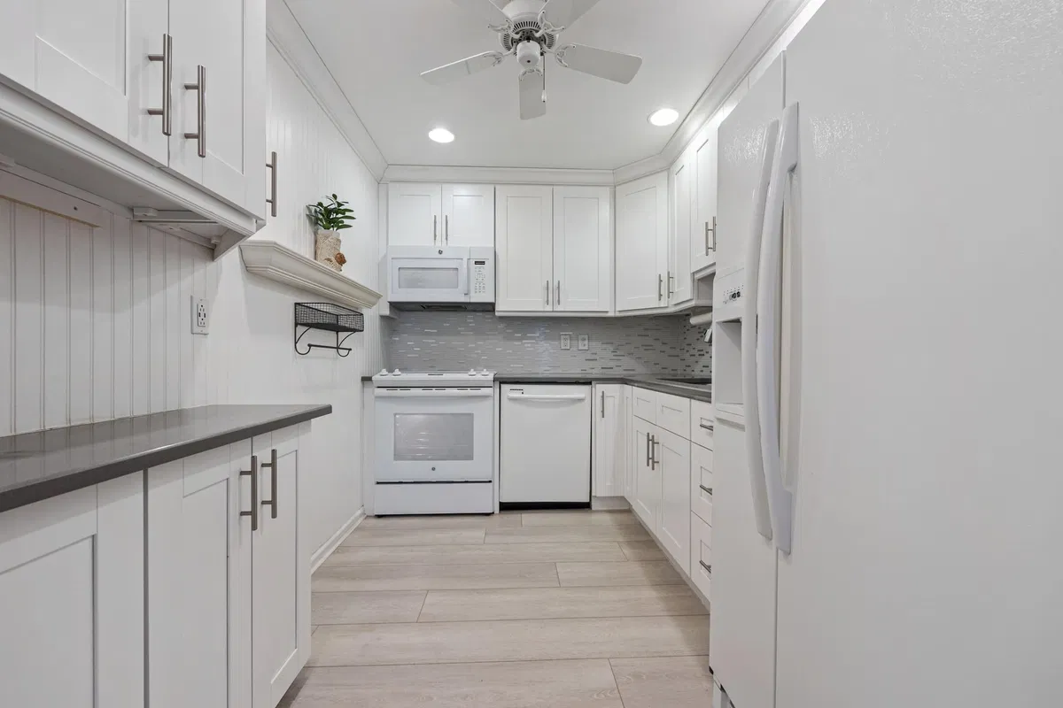 Unit 488 photo 7