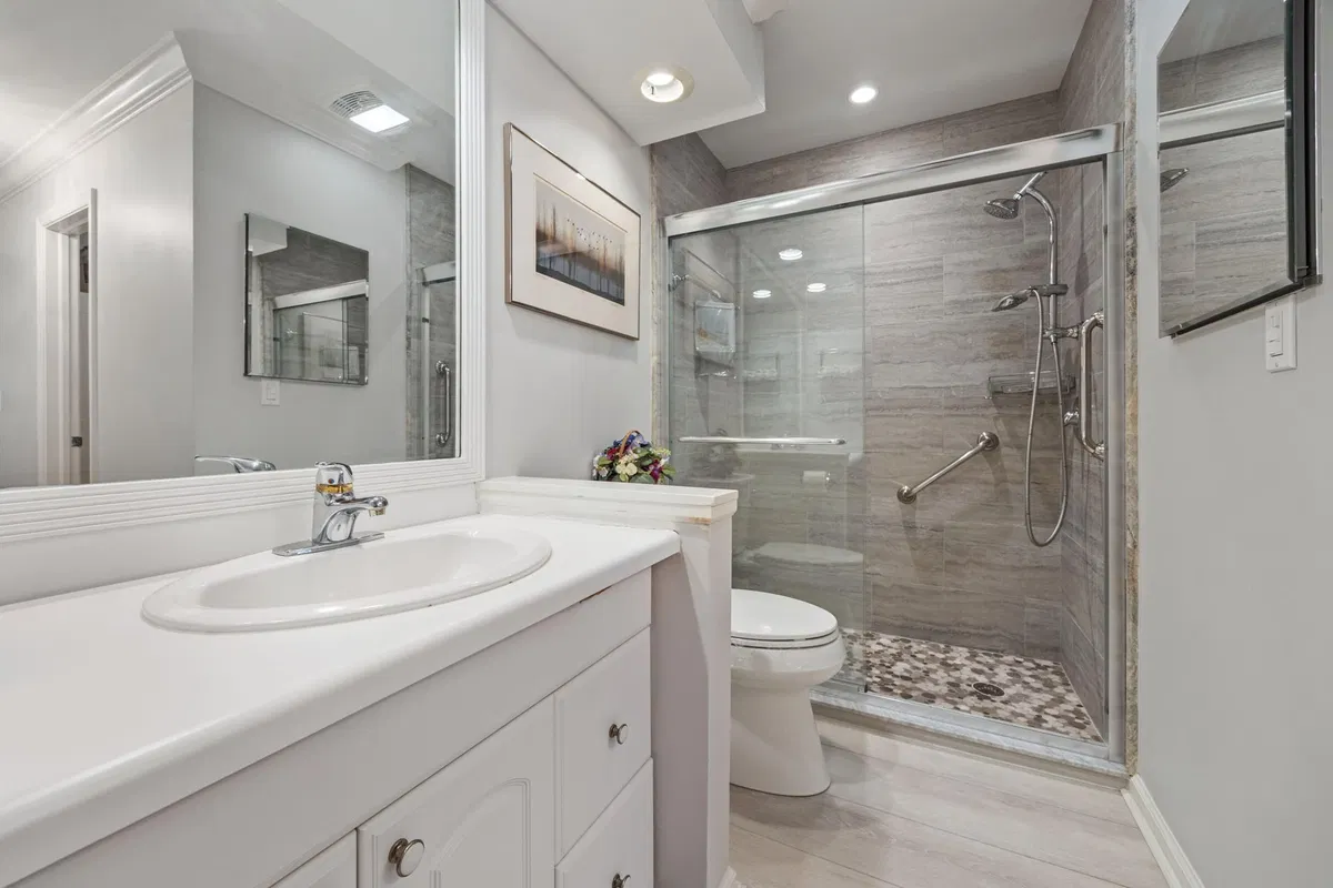 Unit 488 photo 16