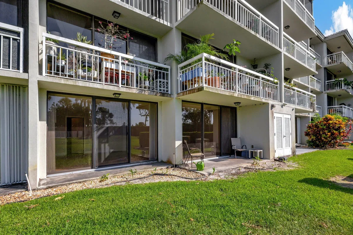 Unit 104 photo 13