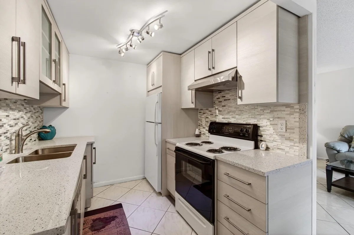 Residence photo 16