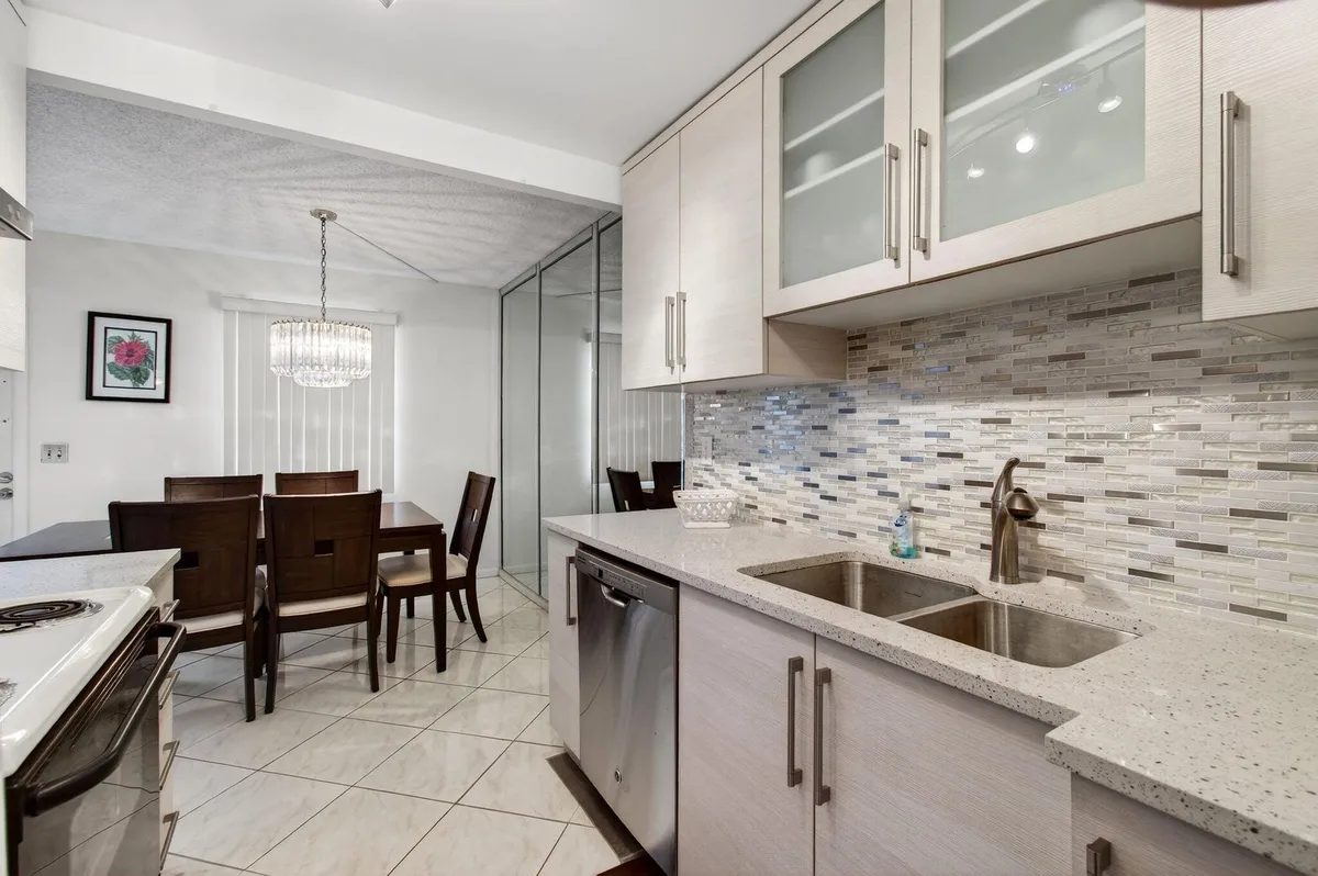 Residence photo 19