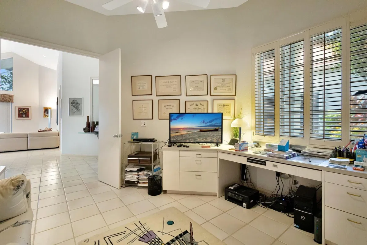 Residence photo 43