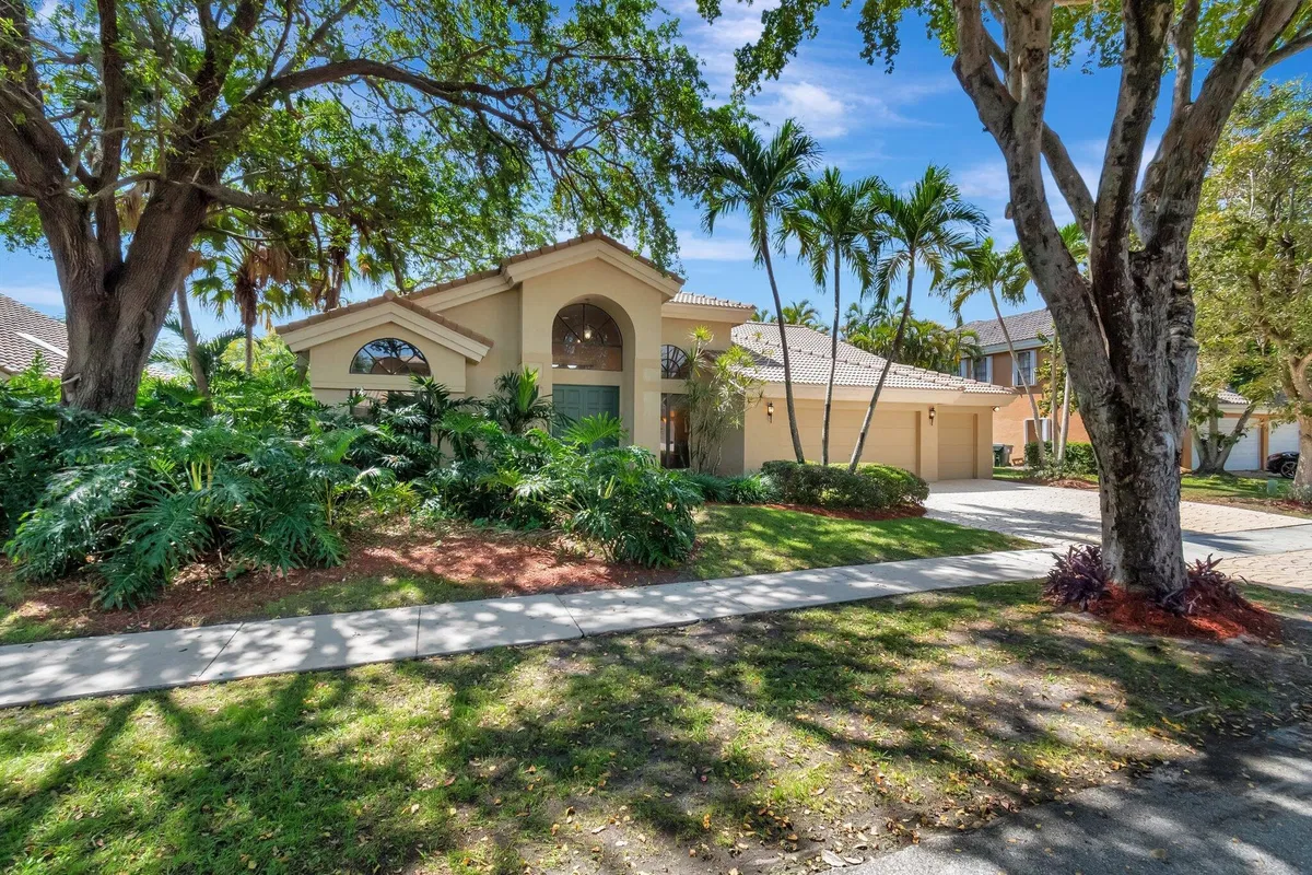 Colonnade Boca Raton Residence