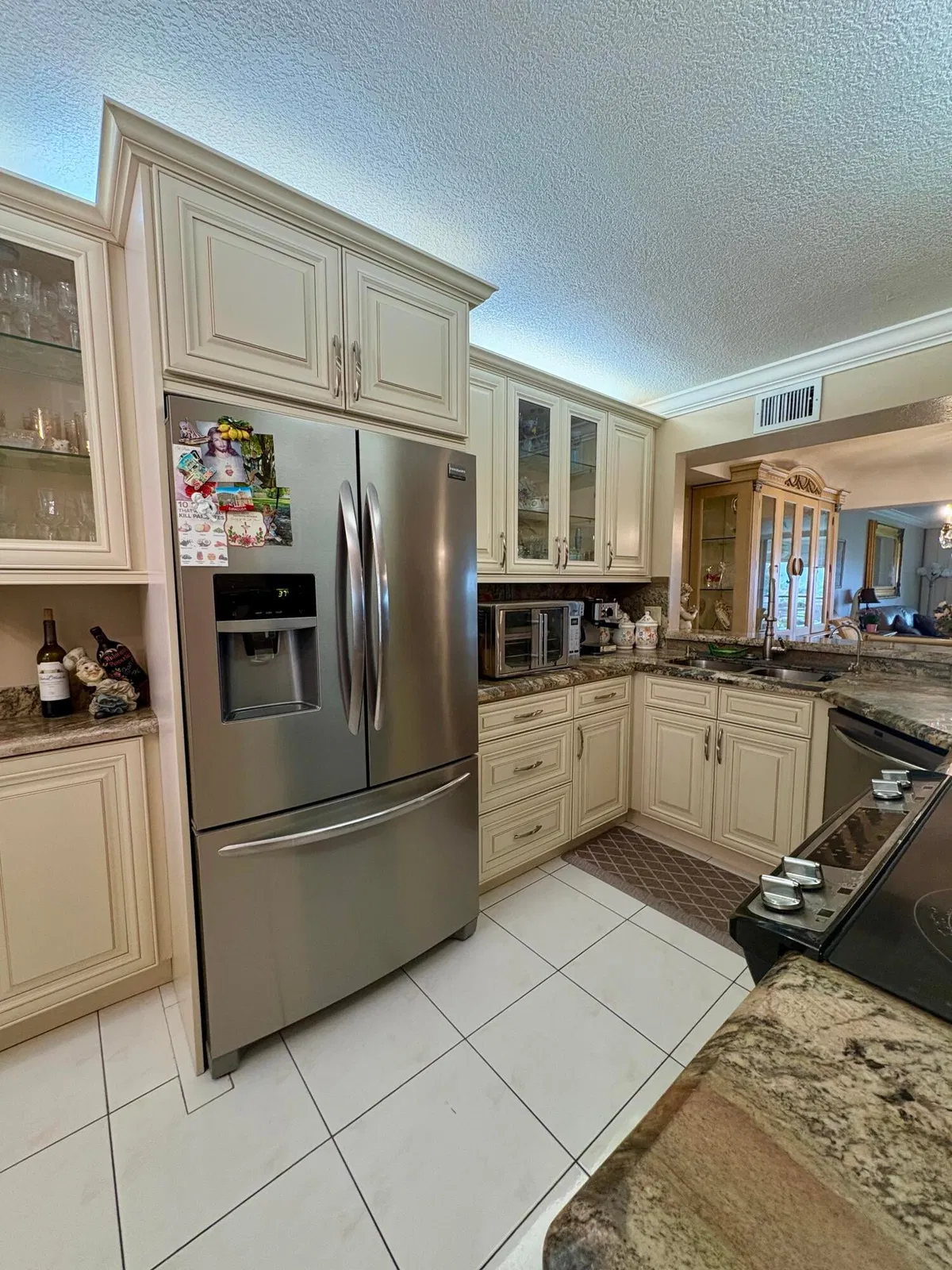 Unit 402 photo 4
