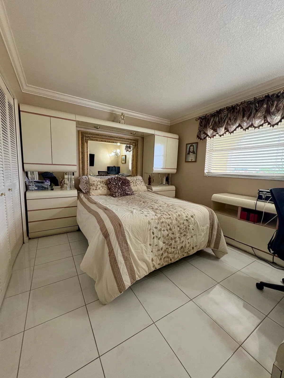 Unit 402 photo 10