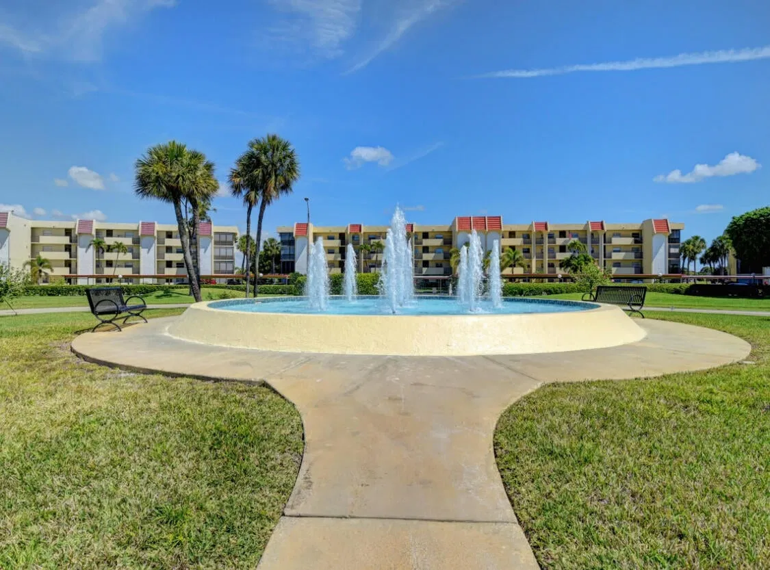 Unit 402 photo 16