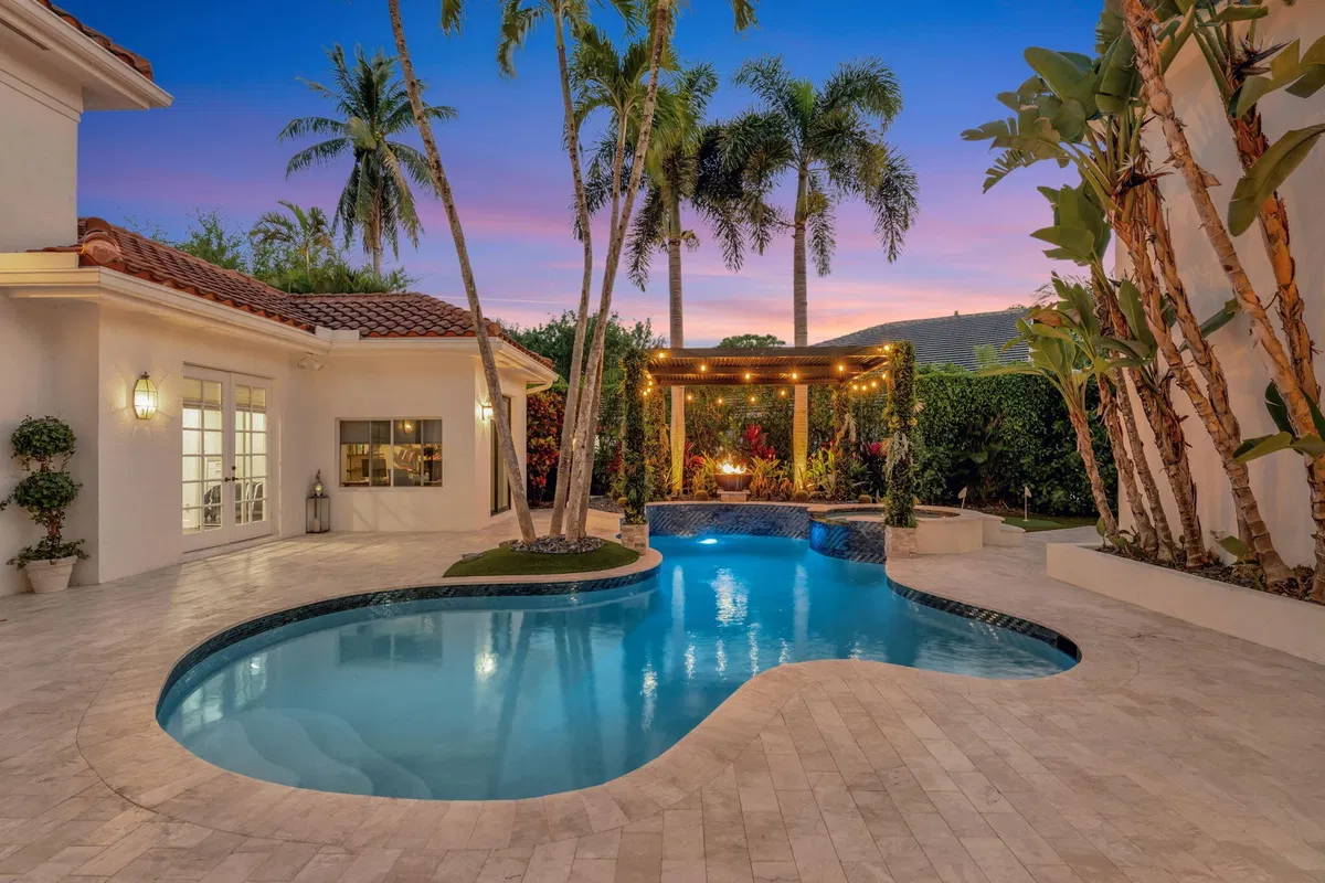 Seasons Residence photo 4