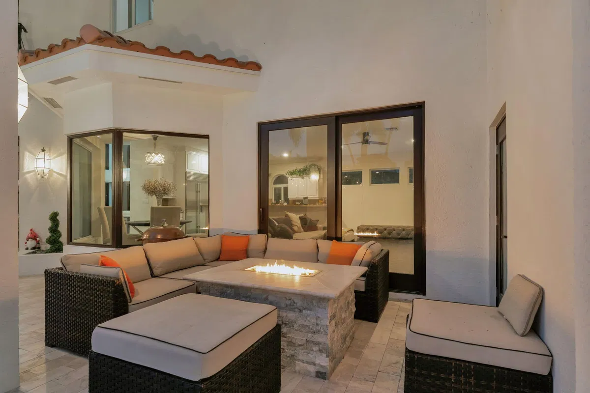 Seasons Residence photo 7