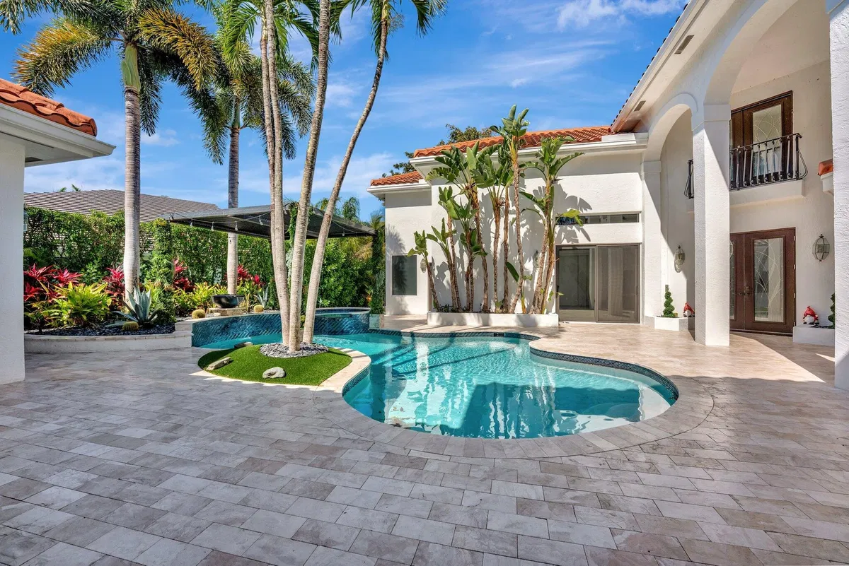 Seasons Residence photo 13
