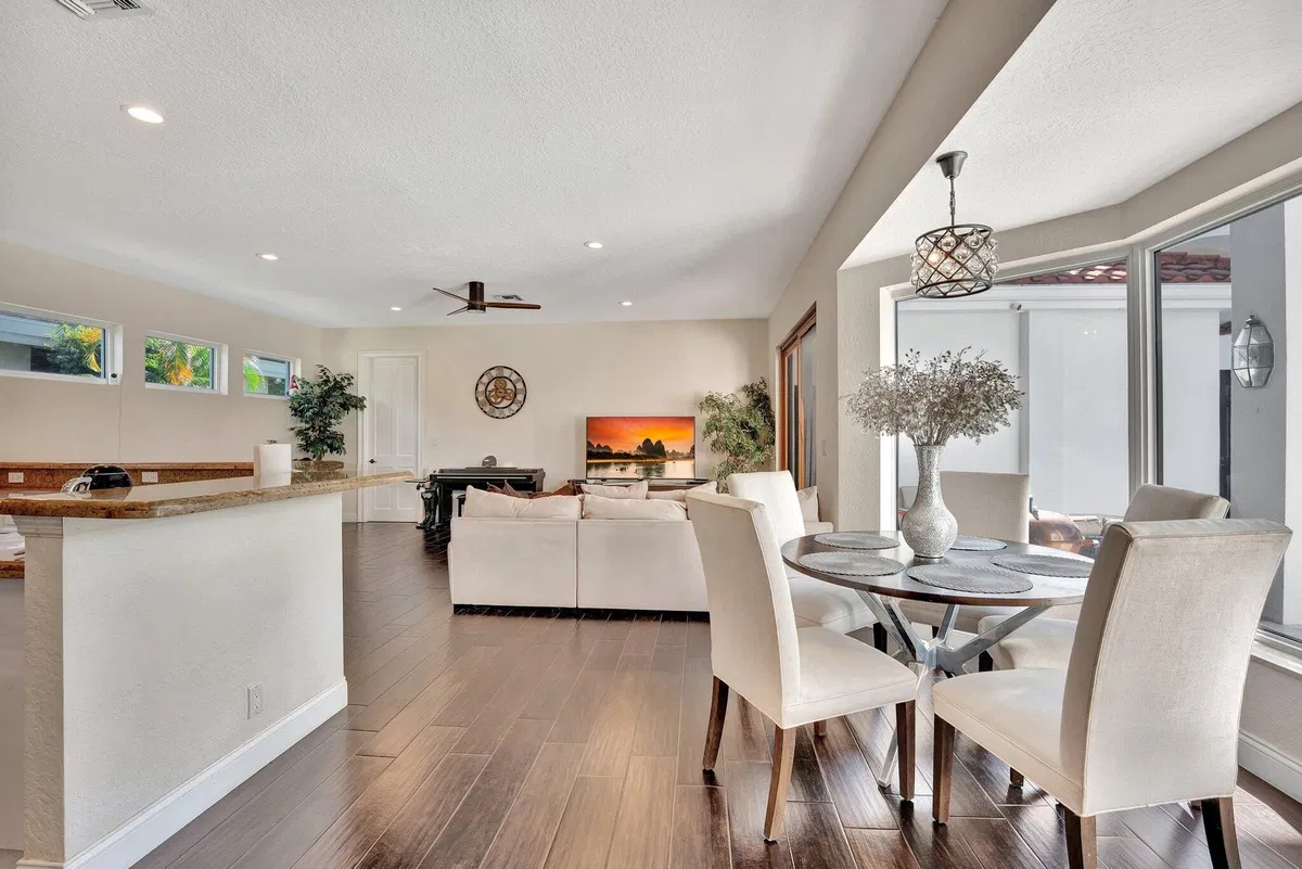 Seasons Residence photo 37