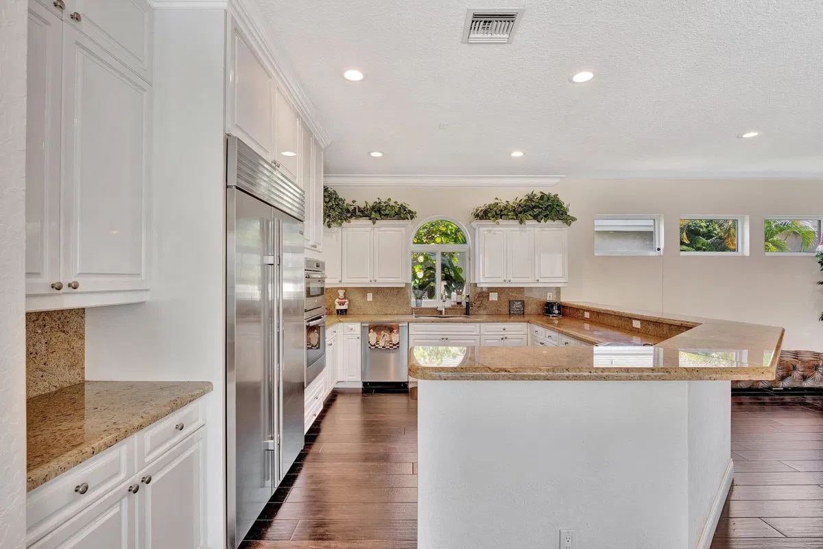 Seasons Residence photo 40