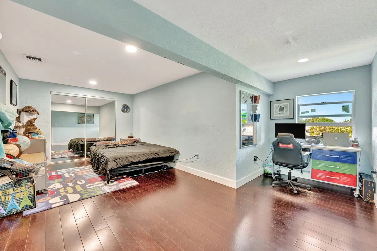 Seasons Residence photo 52