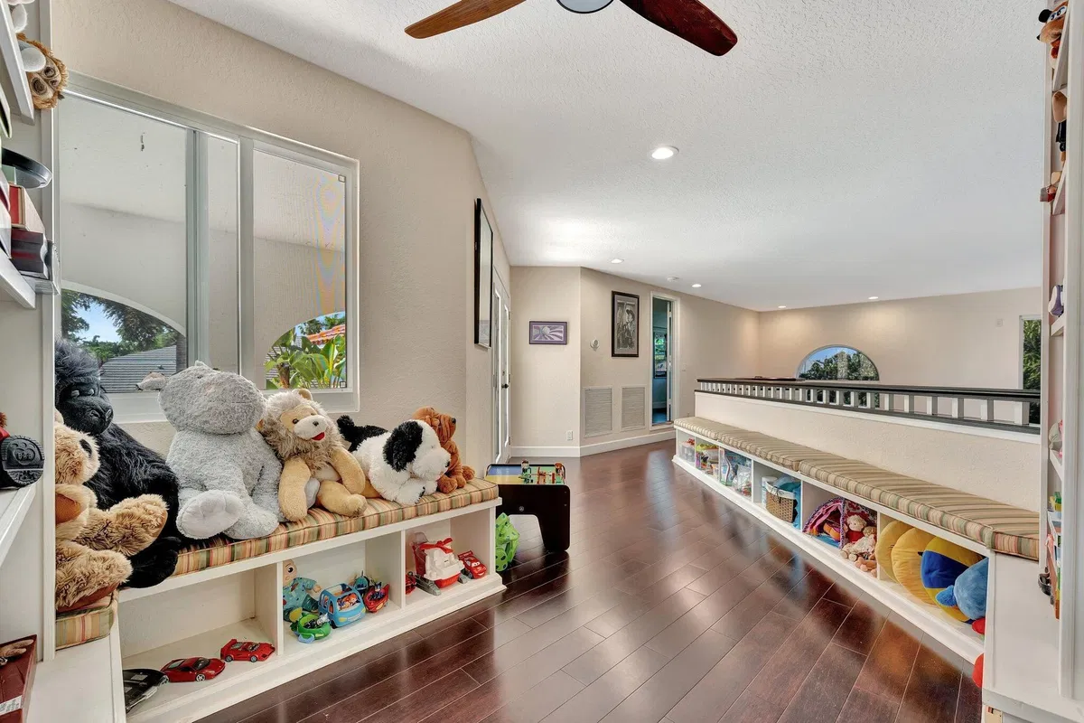 Seasons Residence photo 55