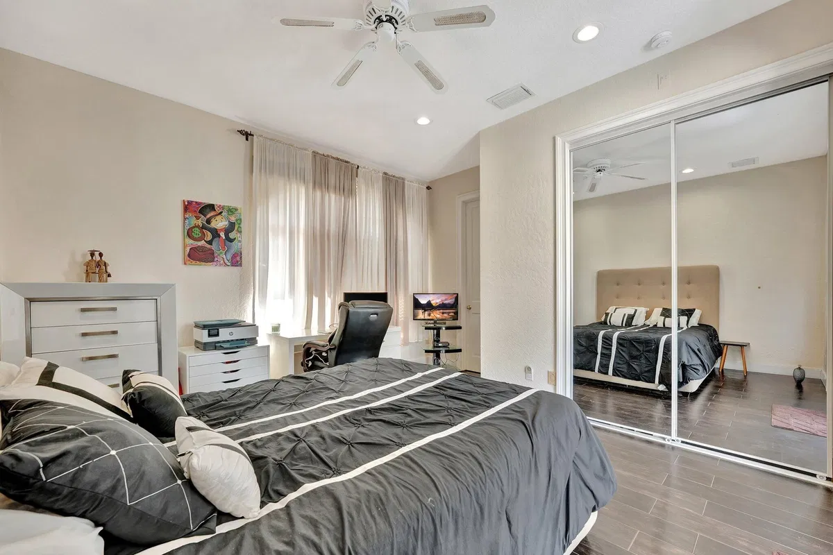 Seasons Residence photo 70