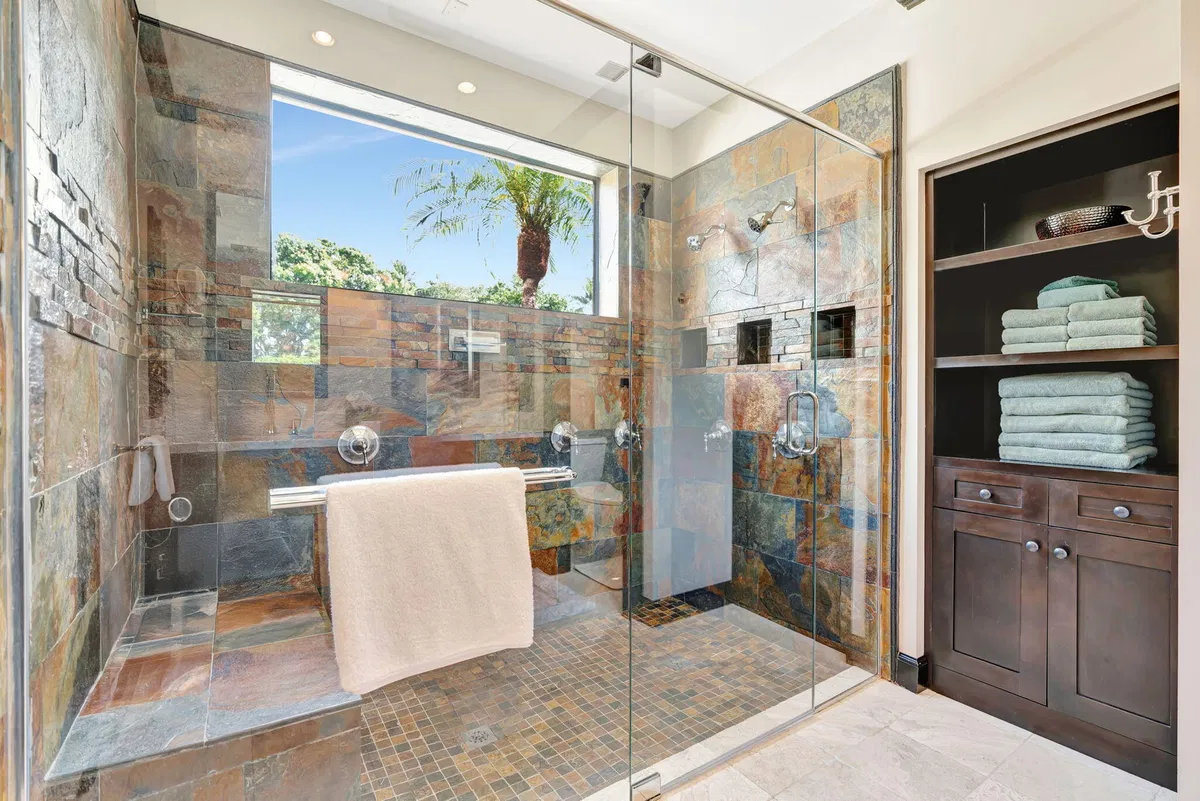 Admirals Cove Residence photo 25