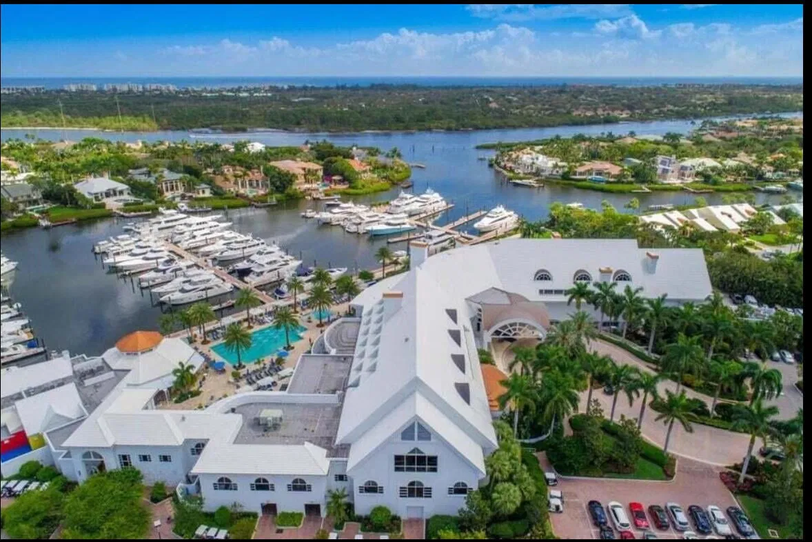 Admirals Cove Residence photo 37