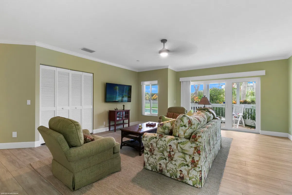Residence photo 43