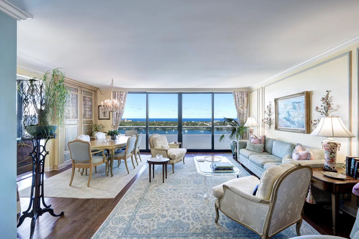 The Plaza of The Palm Beaches Unit 21a