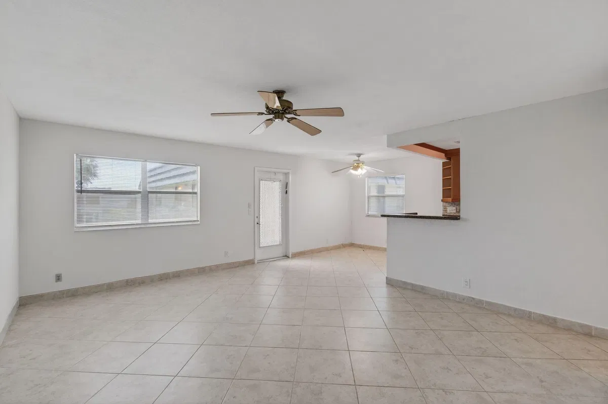 Residence photo 4