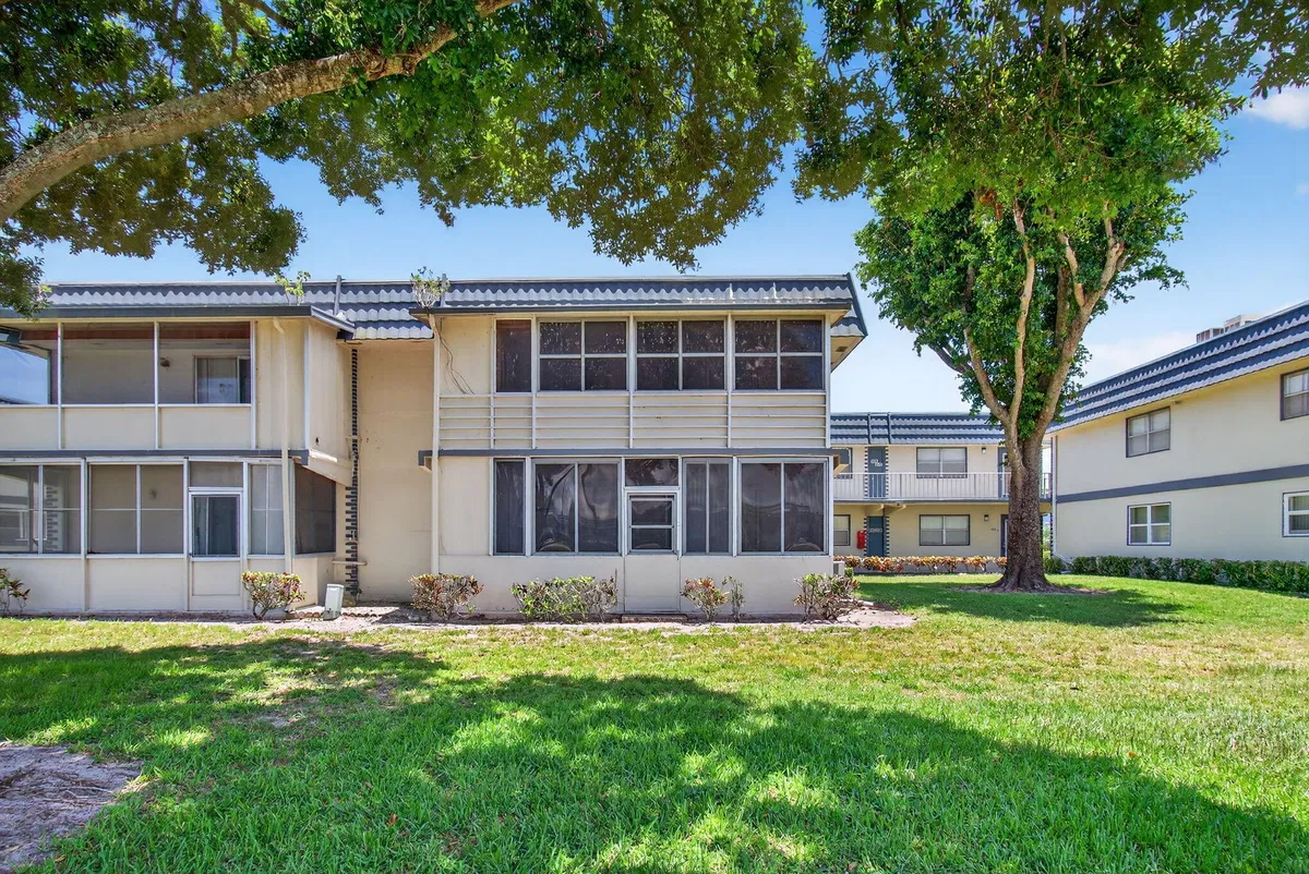 Residence photo 25