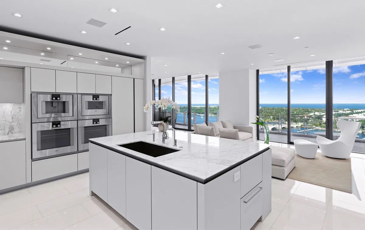 Bristol Palm Beach Unit 1703 photo 4