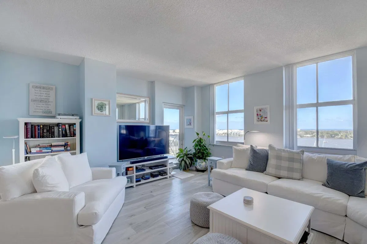 The Strand Unit 904 photo 4