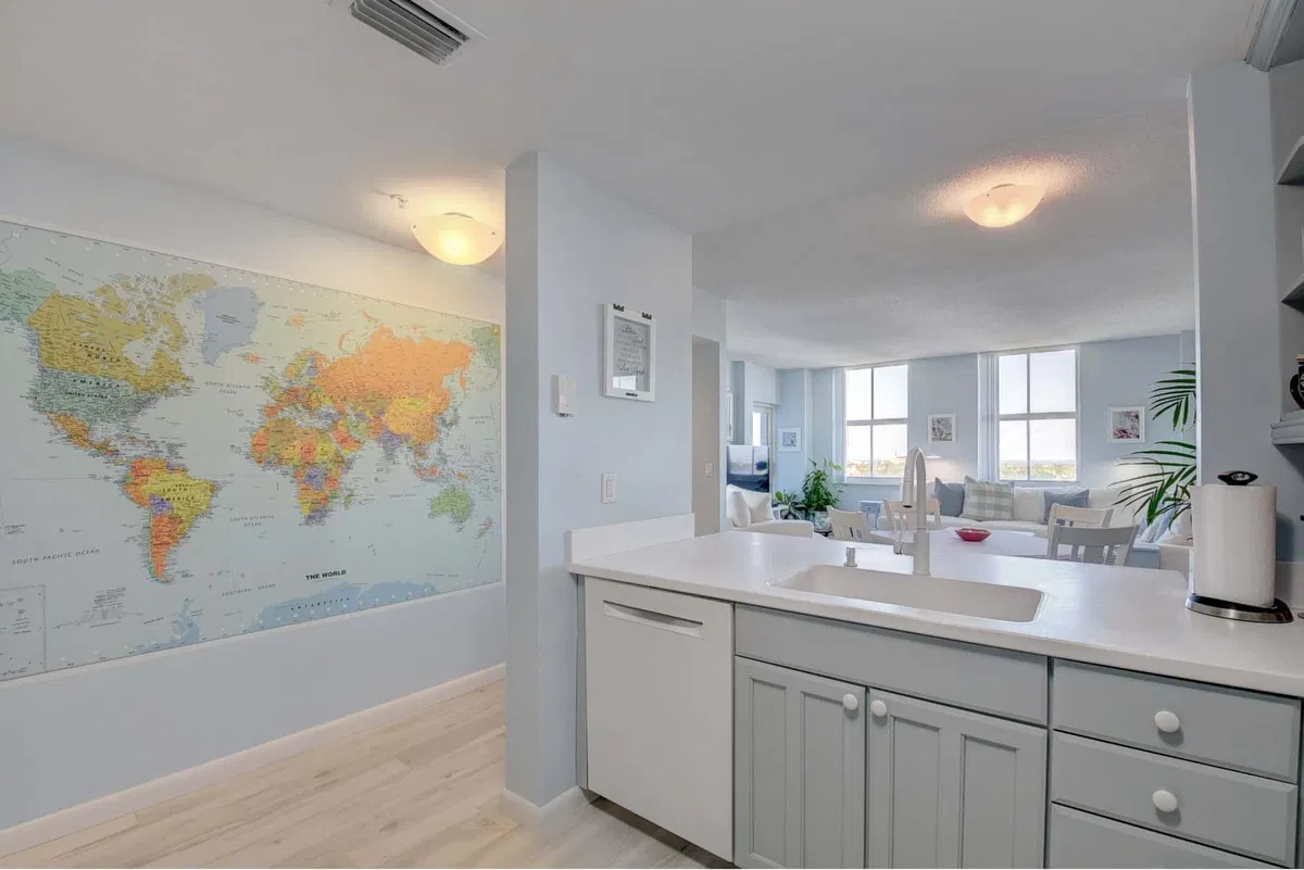 The Strand Unit 904 photo 10