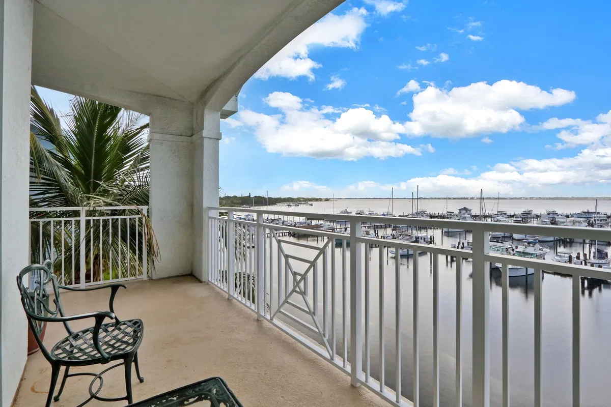 Harborage Yacht Club Unit 403
