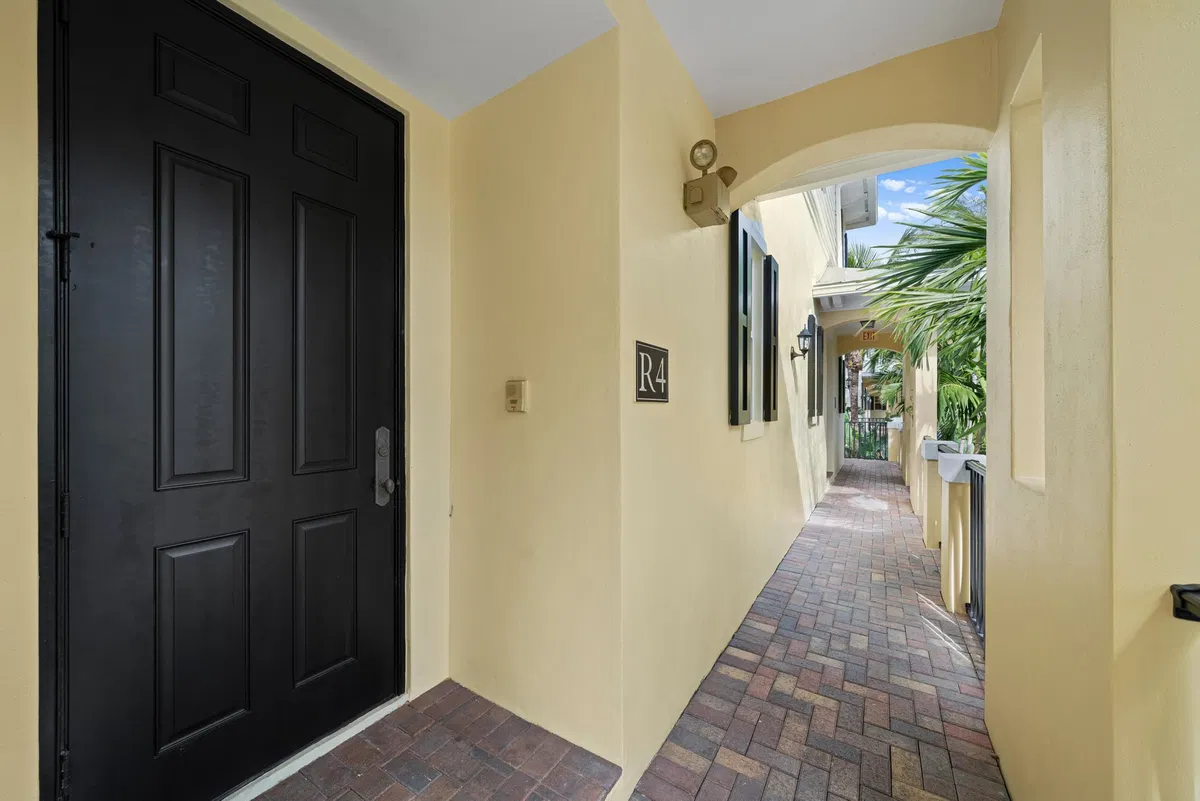 Magnolia Court Unit R4 photo 4