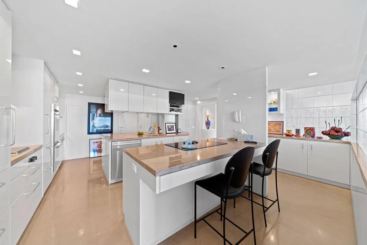 Winthrop House Condos Unit 713 photo 7