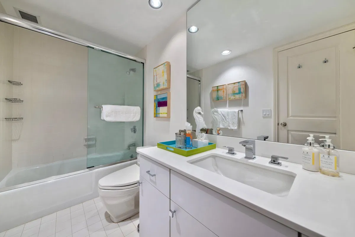 Winthrop House Condos Unit 406 photo 10