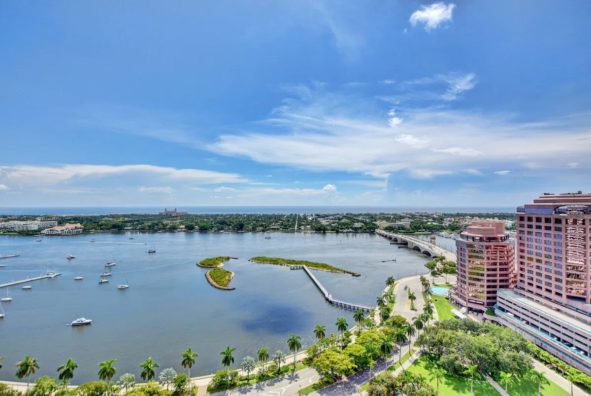 The Plaza of The Palm Beaches Unit 27g