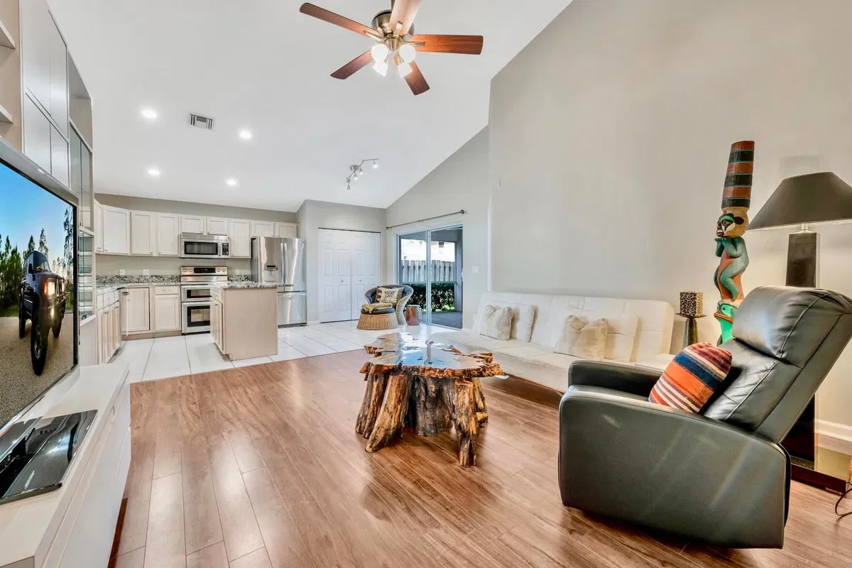 Residence photo 16