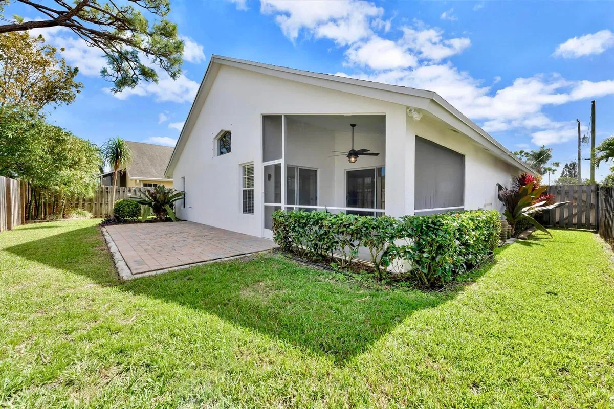 Residence photo 25