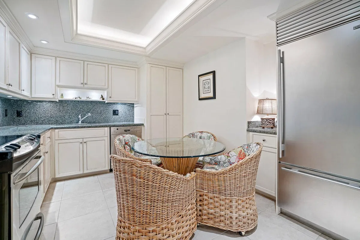 Winthrop House Condos Unit 611 photo 10