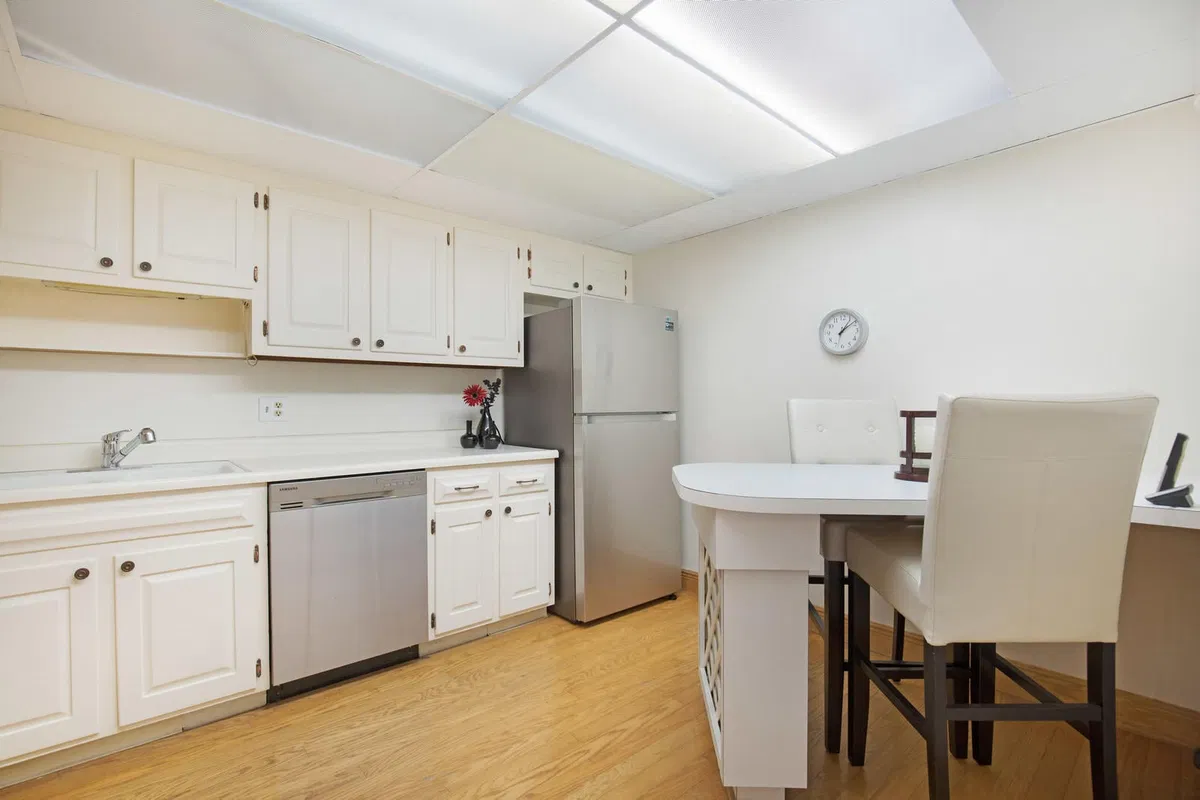 Winthrop House Condos Unit 222 photo 7