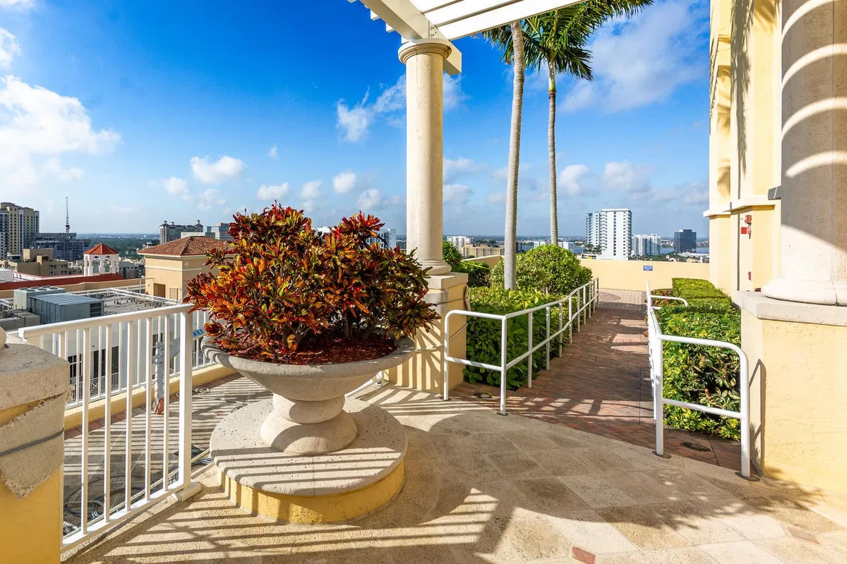 Esplanade Grande Unit 1001 photo 16