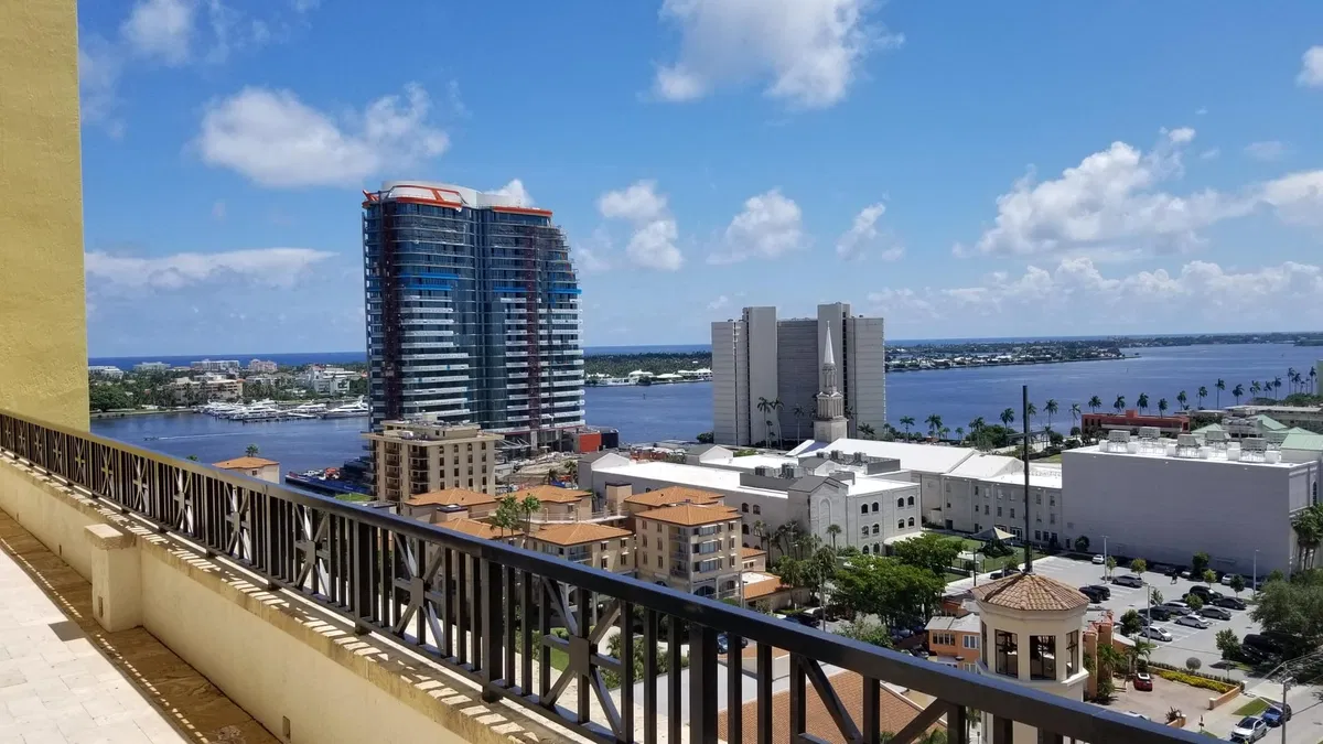 One City Plaza Unit 1104