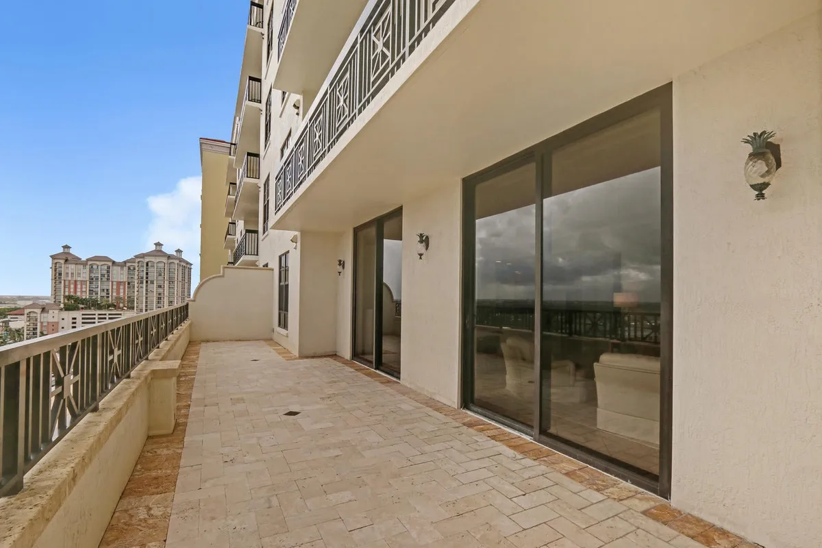One City Plaza Unit 1104 photo 4