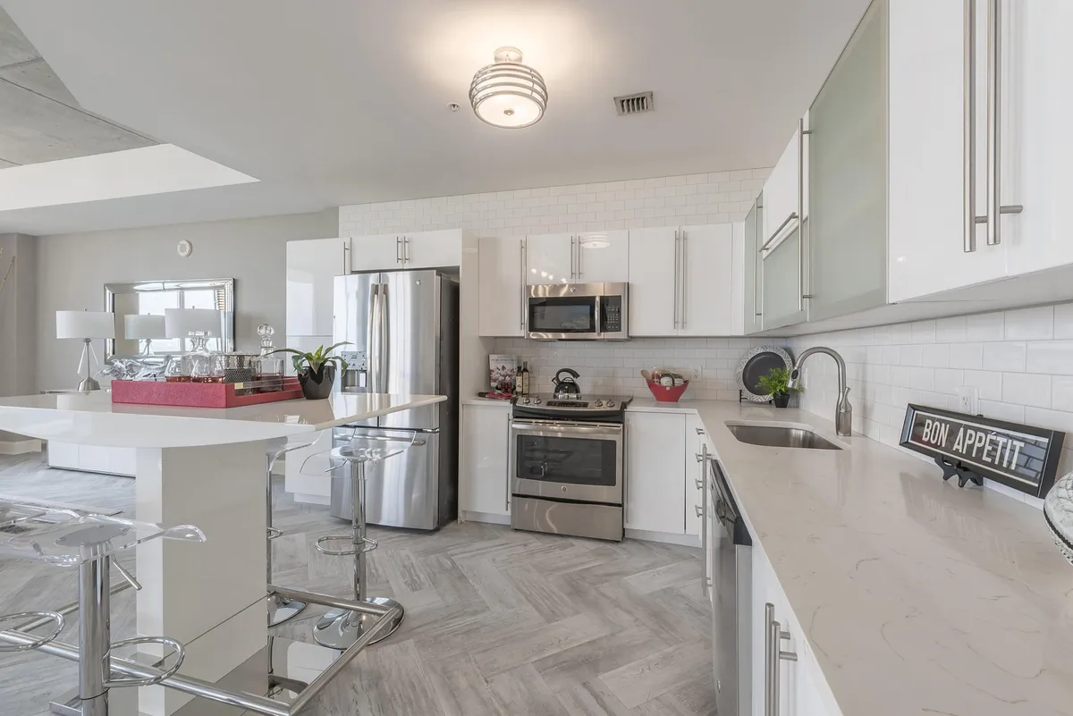 Villa Lofts Unit 902 photo 4