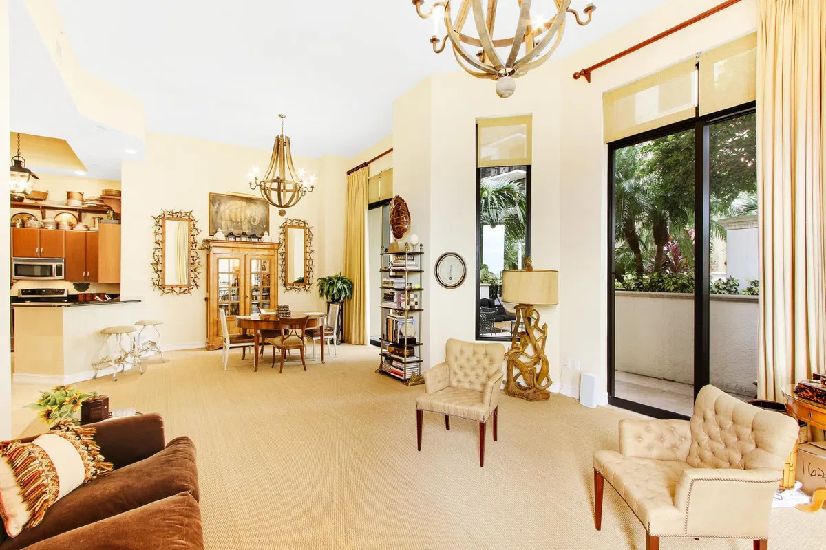 Two City Plaza Unit 504 photo 4