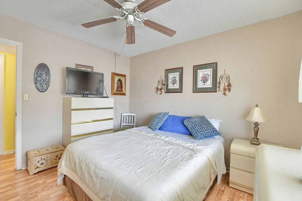 Unit 1027 photo 13