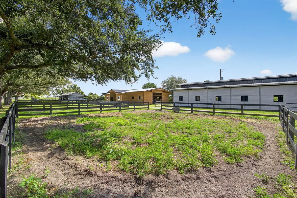 Residence photo 82