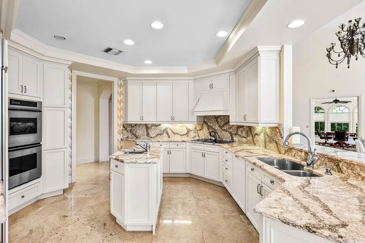 Royal Palm Yacht and Country Club Residence photo 28