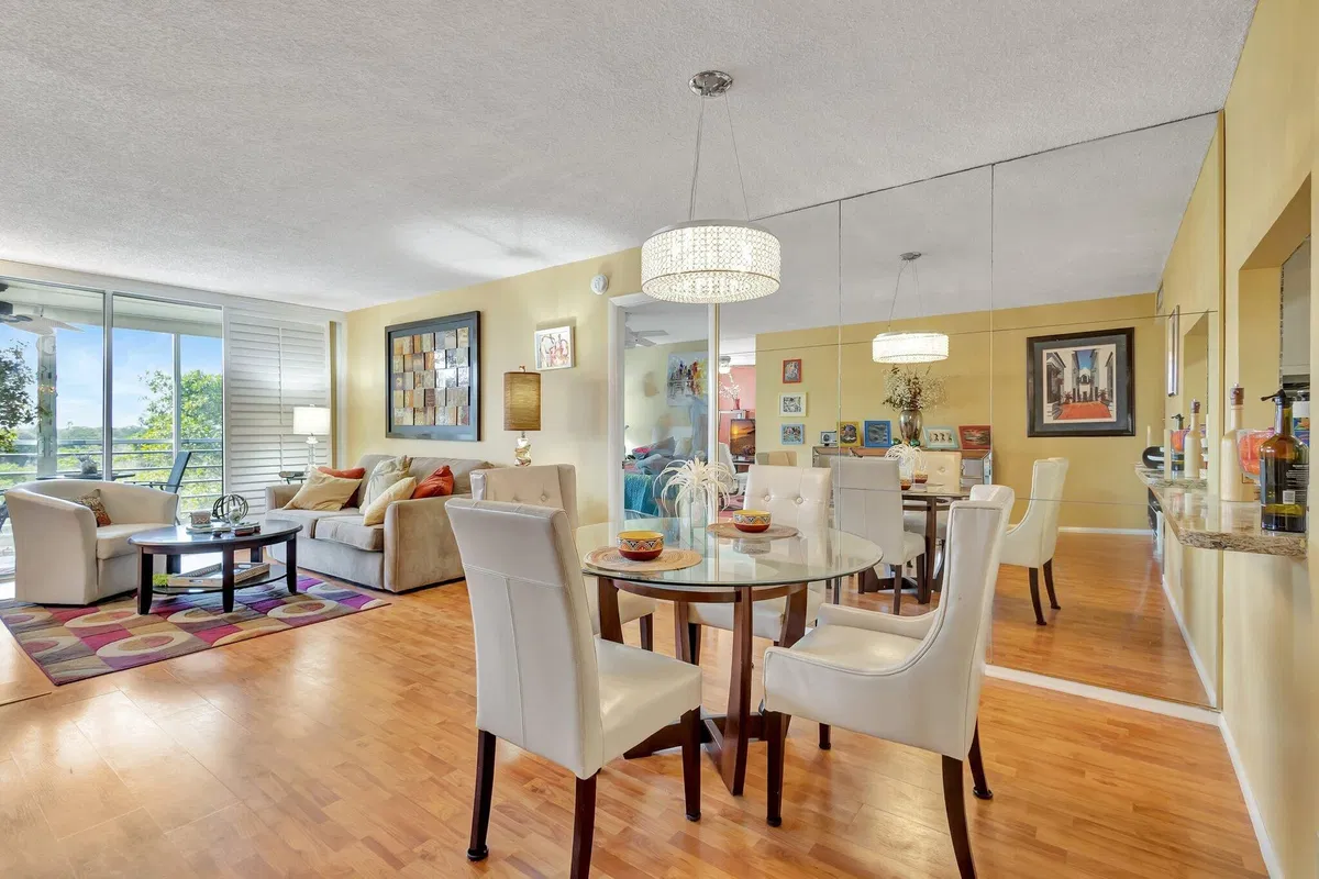 Unit 512 photo 7