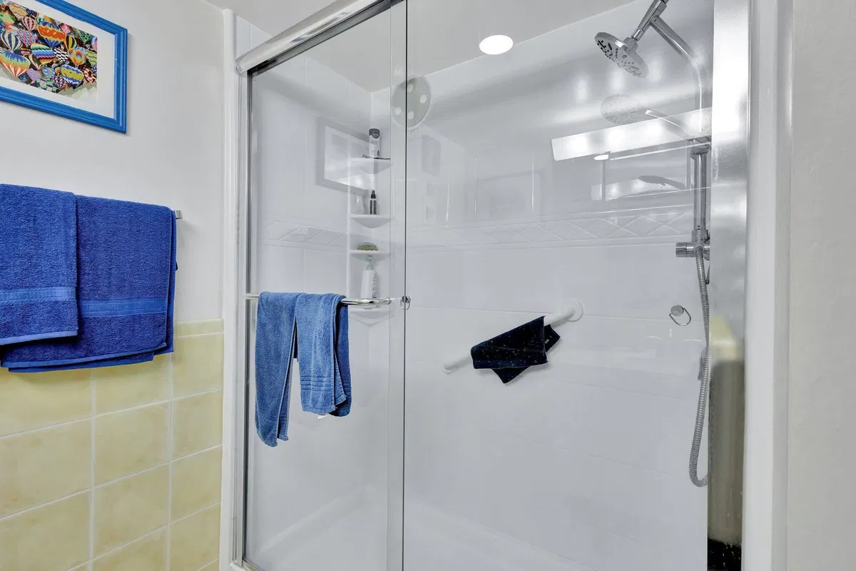 Unit 512 photo 19